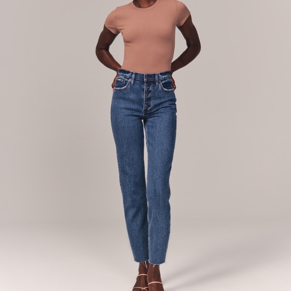 Abercrombie & Fitch High Rise Mom Jeans in Medium Size 30/10 Short